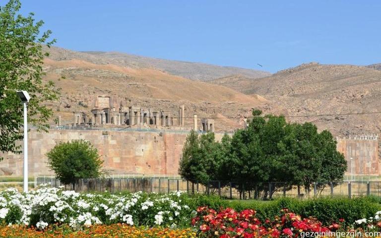 Pasargad ve Persepolis Gezi Rehberi: Antik İran